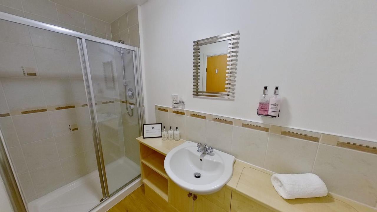 Orange Town House - Shaw Road, Only 6 Minutes To City Centre أبردين المظهر الخارجي الصورة