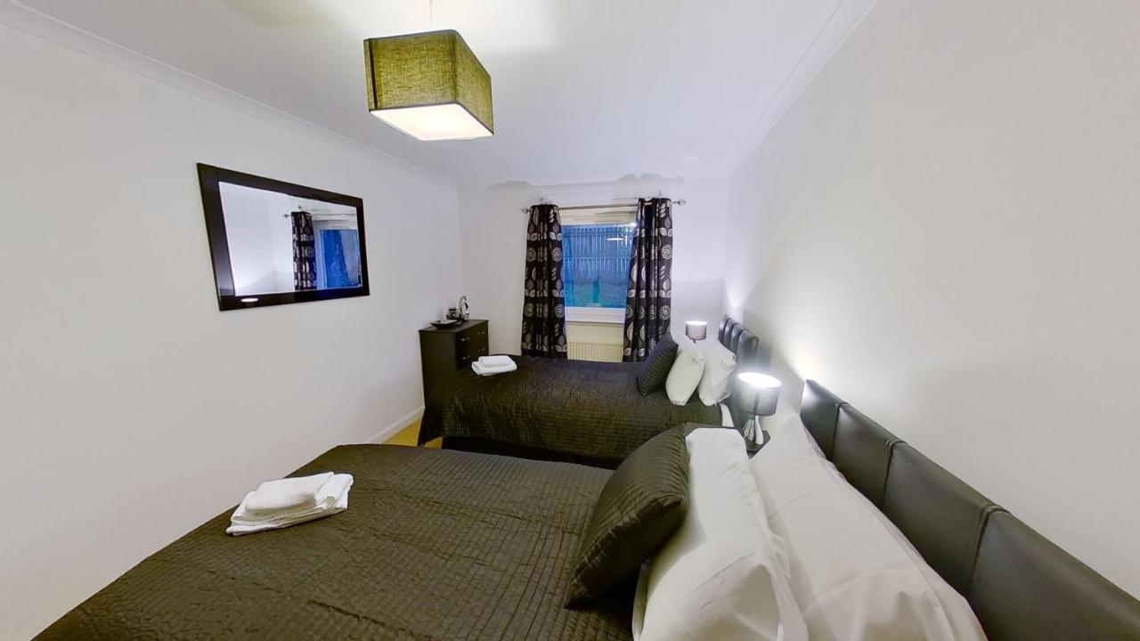 Orange Town House - Shaw Road, Only 6 Minutes To City Centre أبردين المظهر الخارجي الصورة