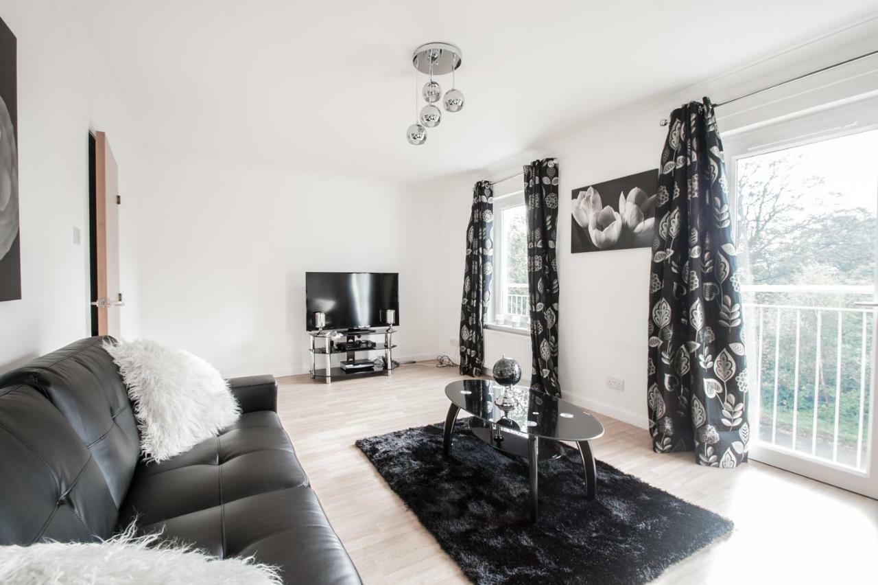 Orange Town House - Shaw Road, Only 6 Minutes To City Centre أبردين المظهر الخارجي الصورة