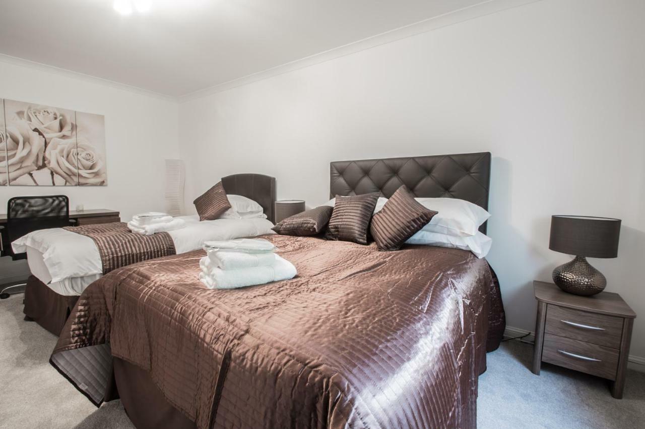 Orange Town House - Shaw Road, Only 6 Minutes To City Centre أبردين المظهر الخارجي الصورة