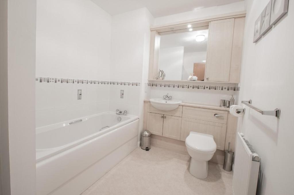 Orange Town House - Shaw Road, Only 6 Minutes To City Centre أبردين المظهر الخارجي الصورة